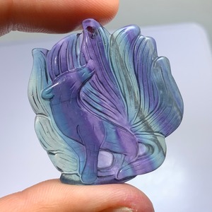 4.九尾狐☆狐フローライト ペンダントトップ