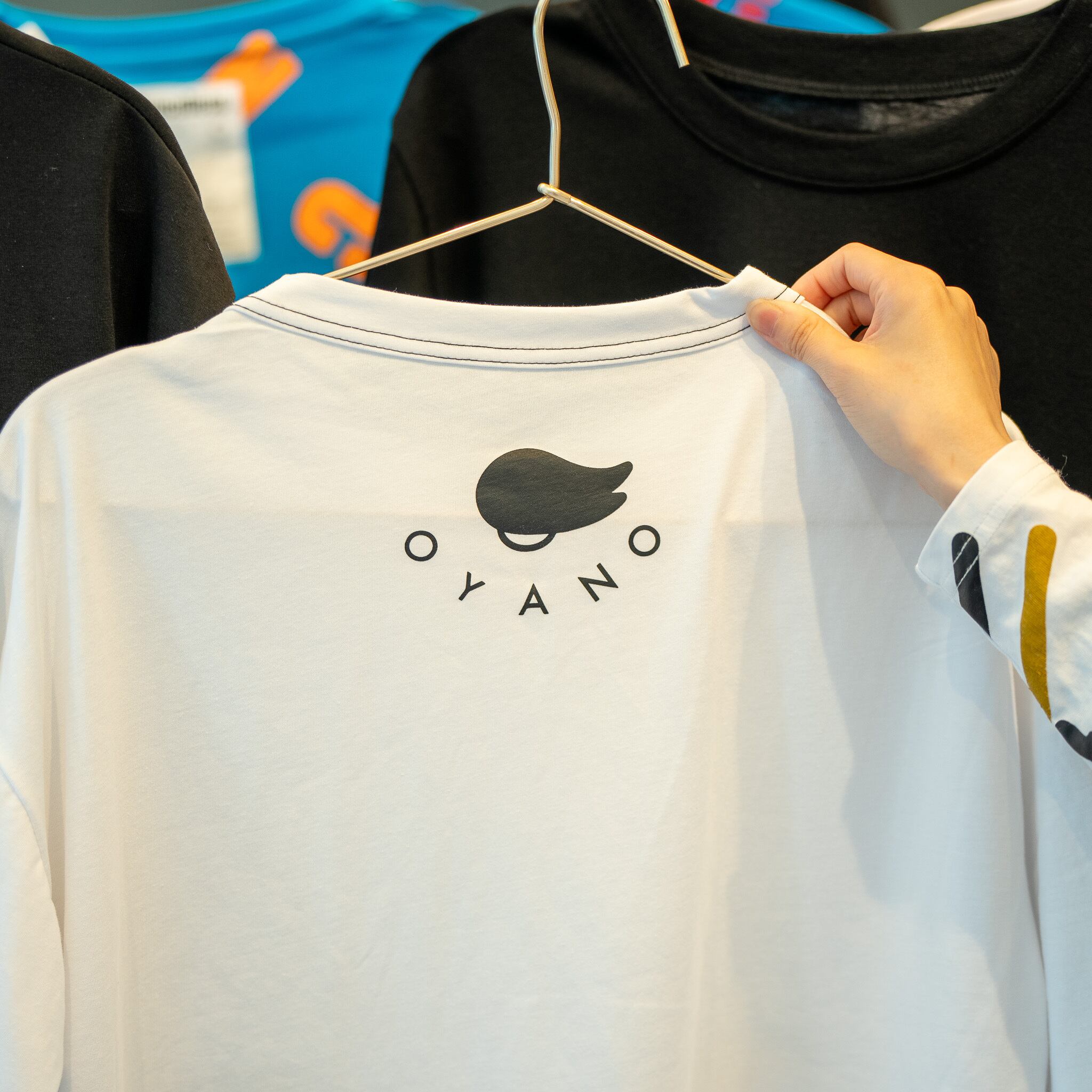 OYANO】Aska：Big Tonny Glassy T-shirt Black | NyucoDeco [にゅこで