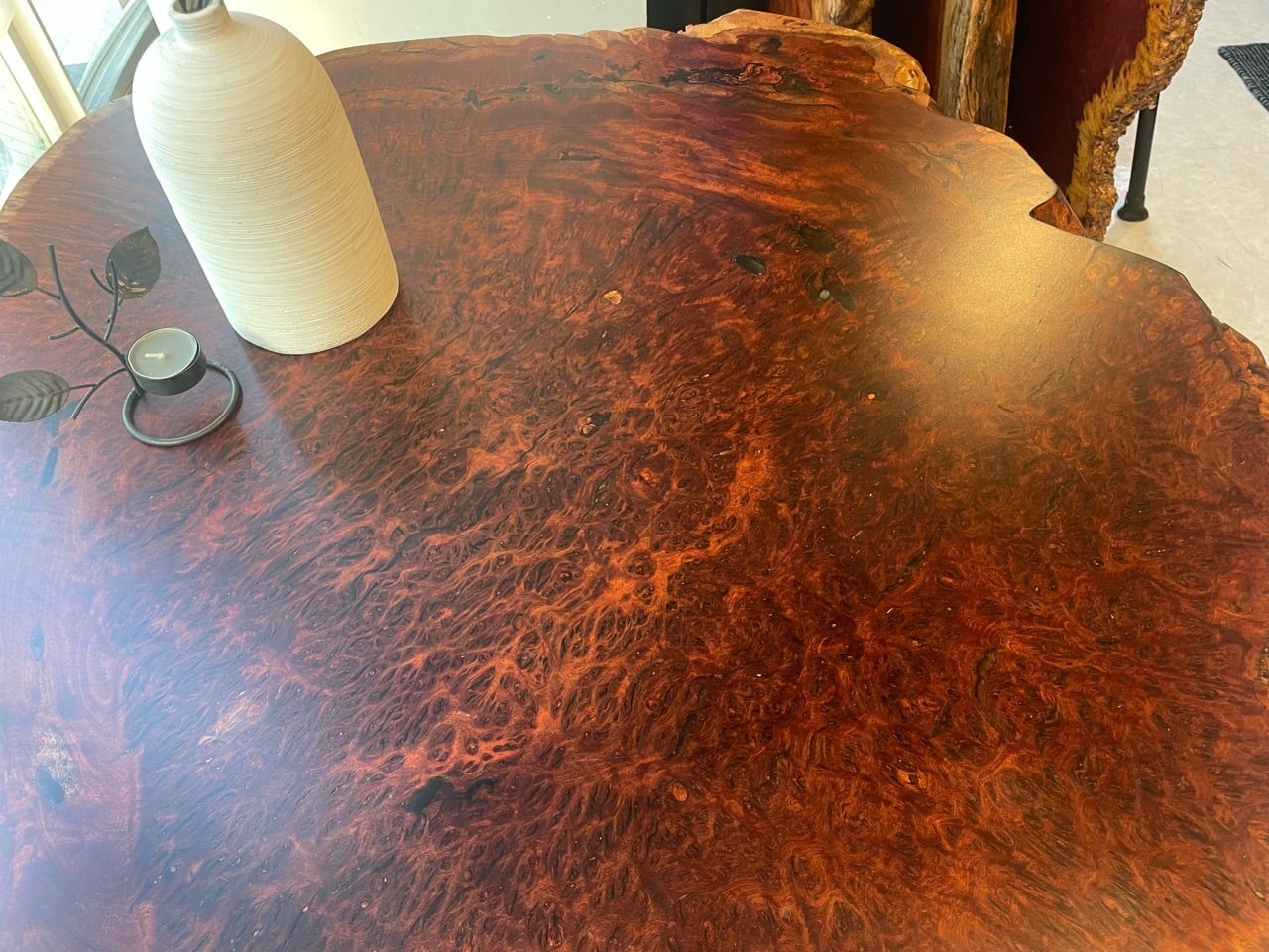 バール模様の木製テーブル（木の瘤スライス板） バール模様の木製テーブル（木の瘤スライス板