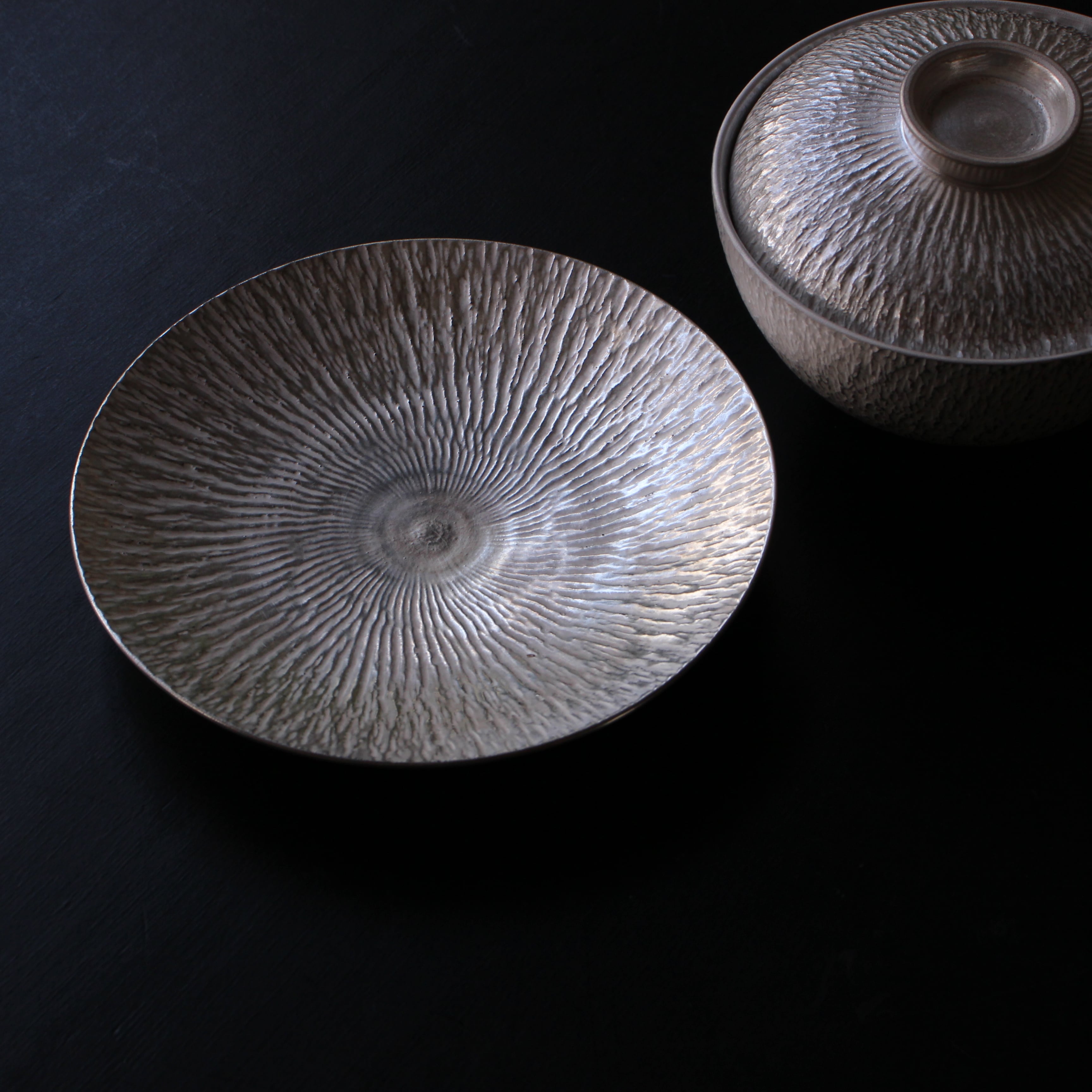 李荘窯 銀彩飛びカンナ古伊万里碗（台皿付） | 芦屋貴兆陶家 online shop