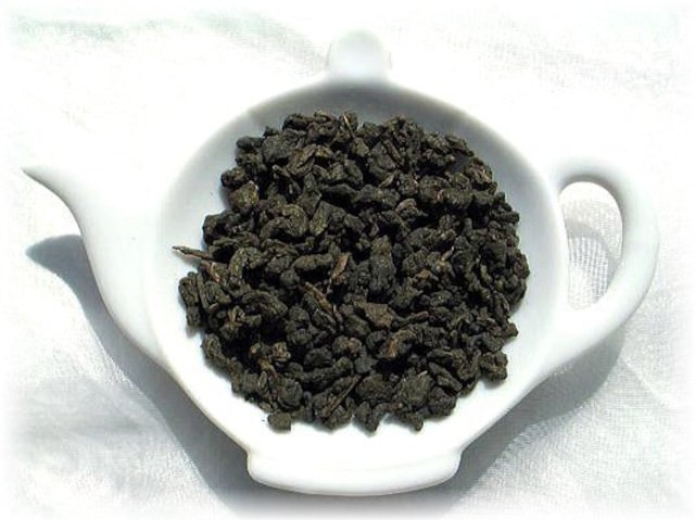 【人参烏龍】：人参の粉末を揉捻時に練り込んだ甘い烏龍茶中の健康銘茶。