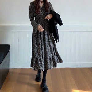 レイヤードワンピース レディース 送料無料 ニット ワンピース ドレス2点セット カシュクール シャツワンピース 小花柄 ティアード ミモレ丈 バックコンシャス ニット ひざ下 長袖 ボリューム袖 パフスリーブ セットアップ フリル 大人可愛い ナチュラル 華やか 上品 レトロ クラシック キュート ガーリー 花柄 フラワー モテ 高見え 格上げ インスタ映え 春夏 秋冬 大人 かわいい おしゃれ 普段使い デイリー お呼ばれ お出かけ デート 通勤 通学 トレンド