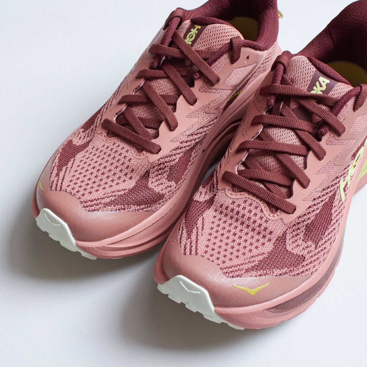 HOKA（ホカ）W CHALLENGER 8 -ブラッシュ / ダーク シダー ウィメンズ