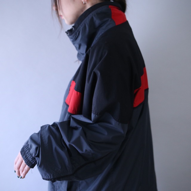 "Columbia" 3-tone good coloring over silhouette mountain jacket