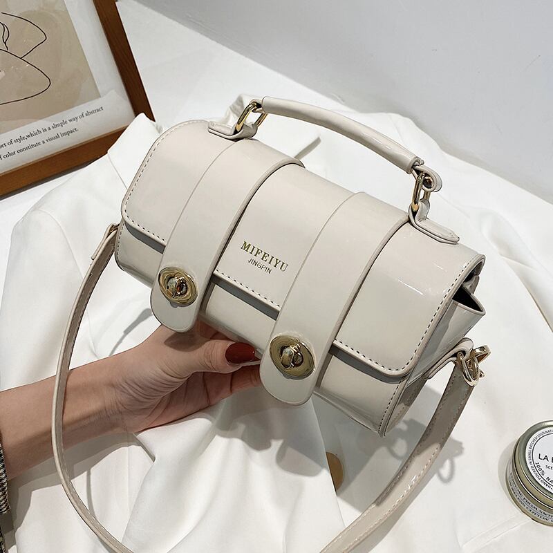 レッド スクウェア メッセンジャーバッグ 手作りハンドバック77904375147