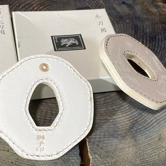 贈答用最適！木刀用特製革鍔 獅子印 龍虎 | ひかり武道具 高品質剣道