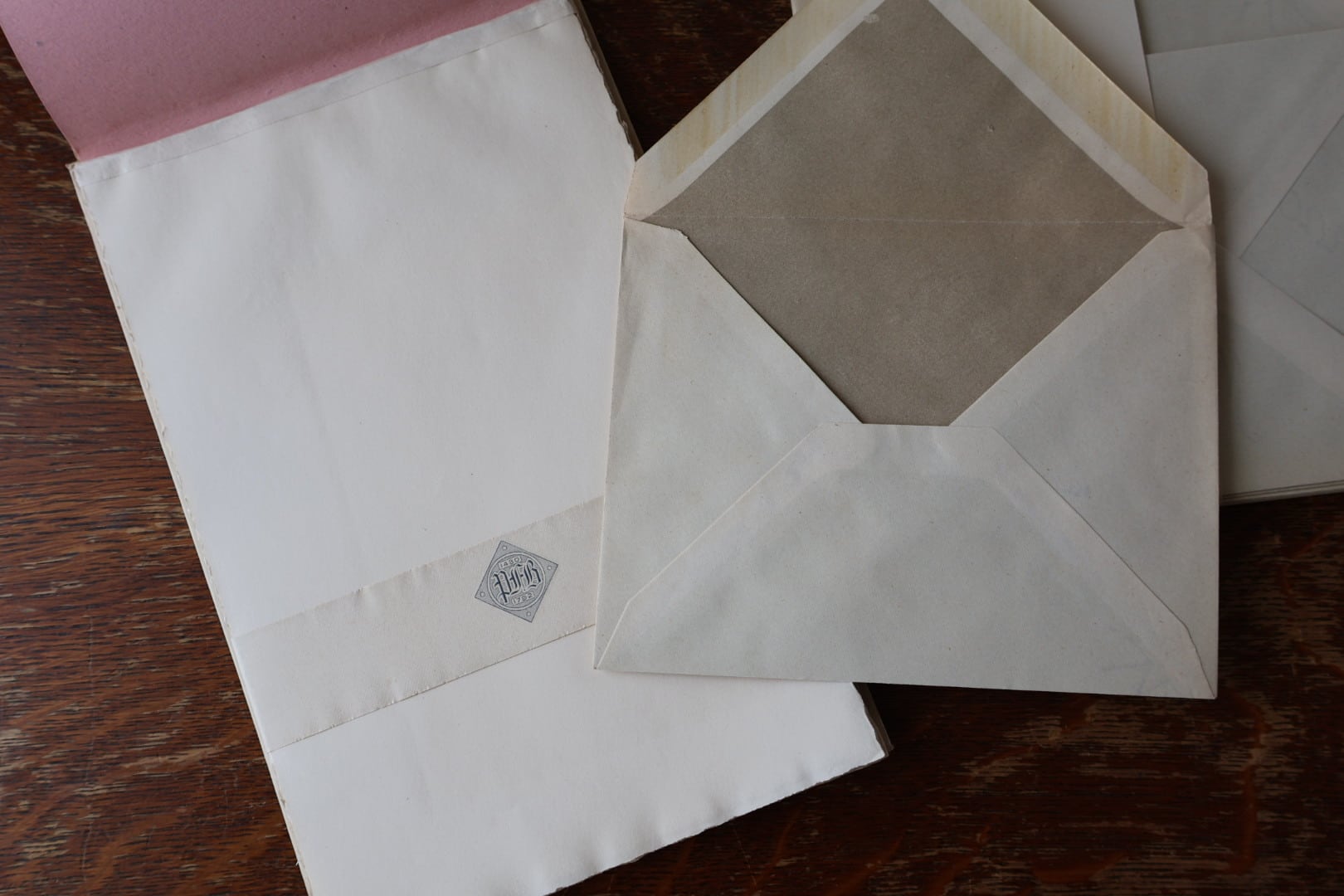 **フレンチアンティーク風♡2種のパウダーBOXセット♡ フランスアンティーク 「Badonviller 」薔薇のキャニスター3P