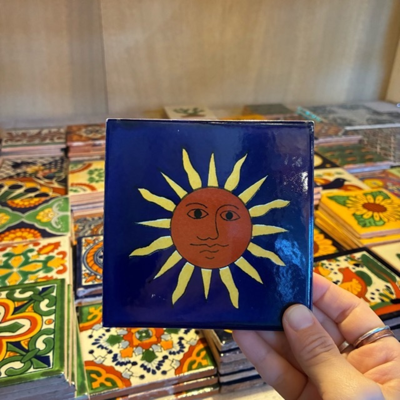 Mexico Talavera tile　メキシコタラベラタイル　C　太陽　サン　オレンジ　ネイビー　10cm　コースター　鍋敷き　DIY　モザイクタイル　柄タイル　室内壁　室外壁　デザインタイル　レトロ　アートタイル　ハンドメイド