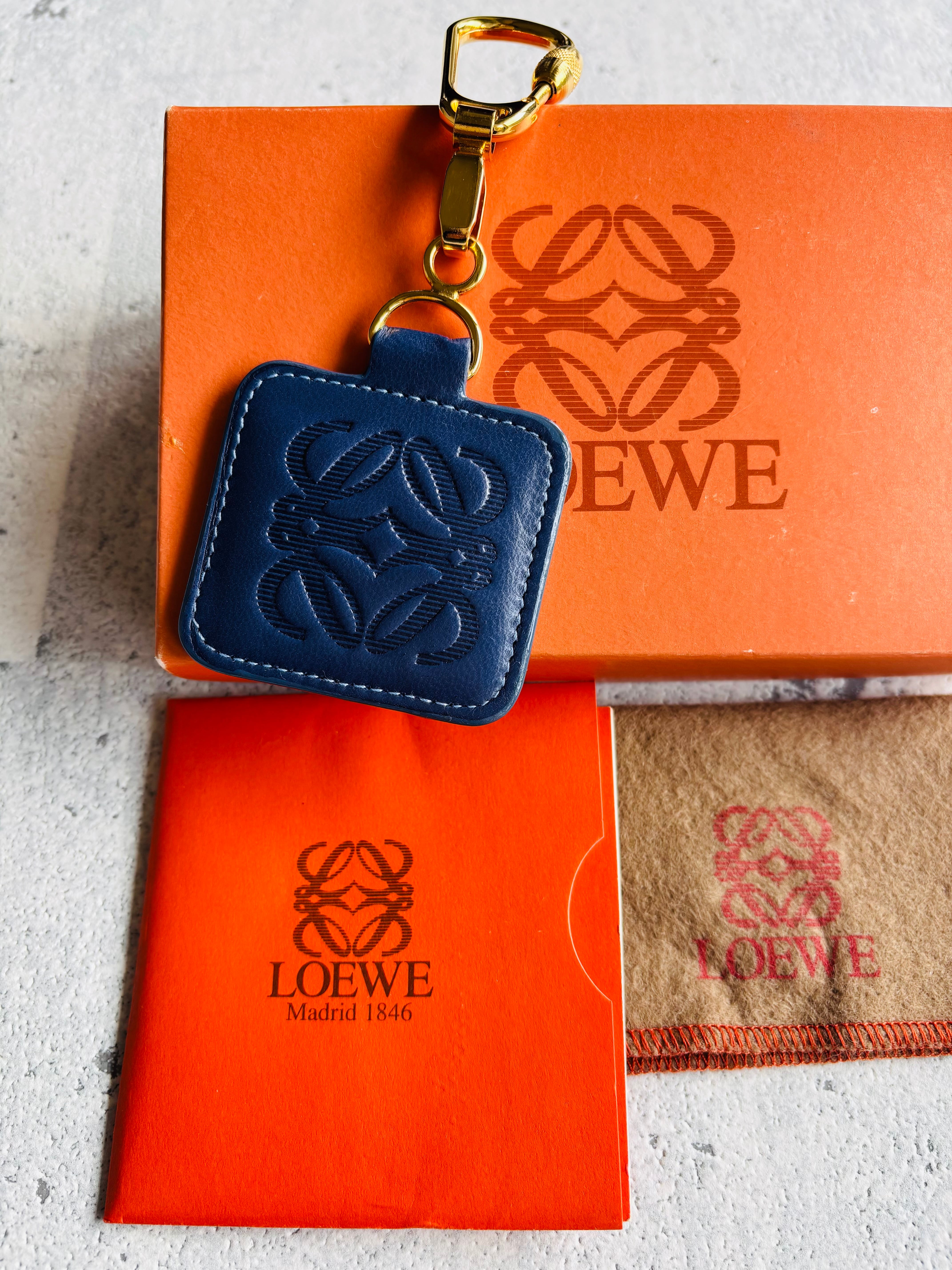 LOEWE ロゴ型押し キーリング ネイビー 箱付き | Petit luxe Vintage