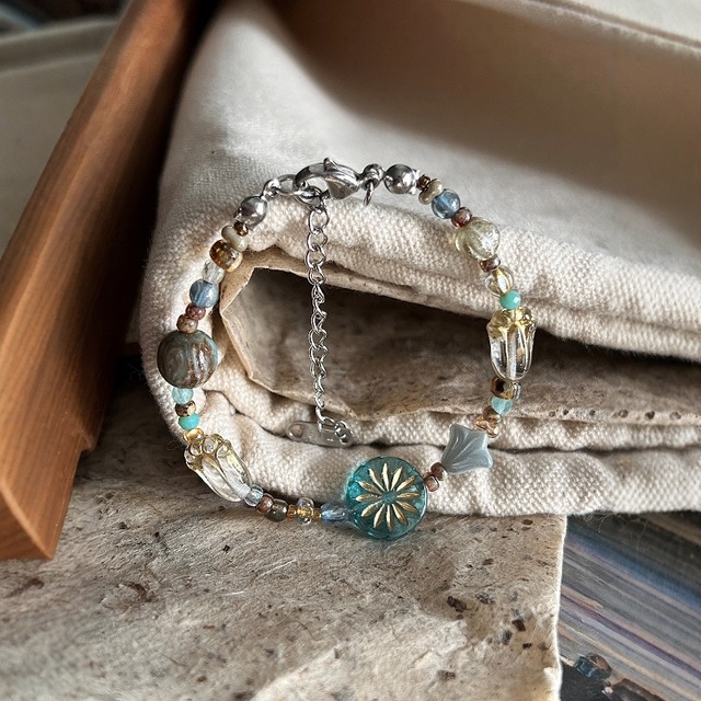 Neonオリジナル青のビーズ手作りブレスレット