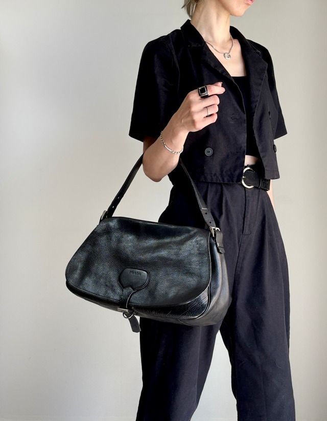 PRADA プラダ ショルダーバッグ ブラック フロントバックル ロゴ レザー セミショルダーバッグ ホーボーバッグ vintage ヴィンテージ オールド m5w8bc