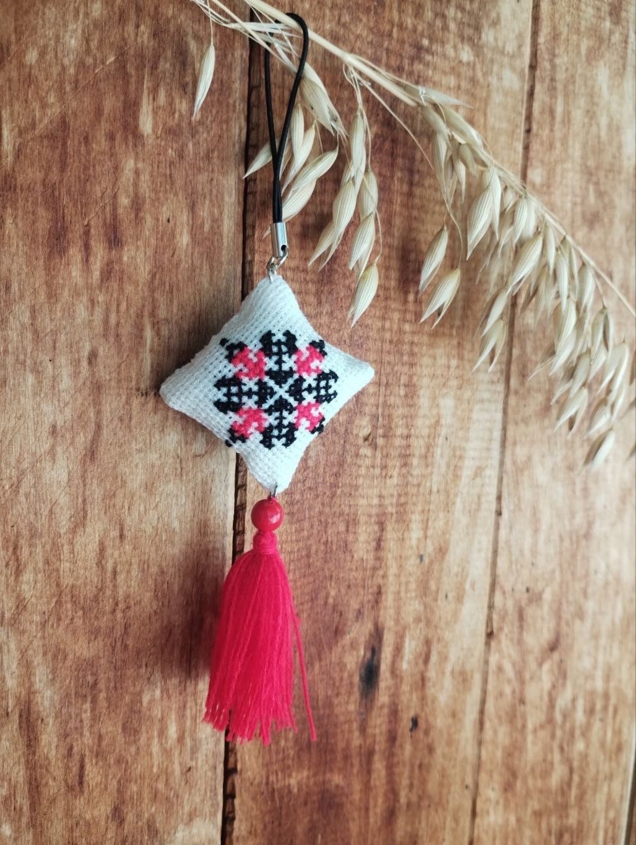 UA.Designerオリジナル手刺繡キーホルダー　幸せ - 7