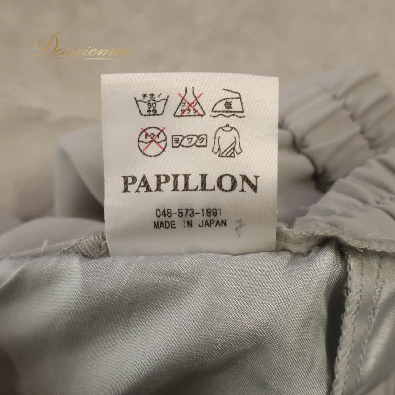 社交ダンス 衣装 PAPILLON パピヨン スカート レッスンウェア グレイ系 無地 シンプル フリル 裾フリル シルバー系 サテン生地 光沢 灰色 銀 フレアスカート 軽やか 華やか かわいい おしゃれ 上品 大人っぽい レディース ダンス ダンス衣装 練習 レッスン 練習着 社交ダンス衣装