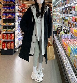 重ね着風 フード付き ロング ジャケット コート レディース トップス アウター 上着 羽織 ロング 丈長 長袖 ドロップショルダー フード ドッキング オーバーサイズ ポケット 前開き ボタン バイカラー 配色 かわいい 大人可愛い シンプル カジュアル おしゃれ こなれ感 個性的 無地 春 秋 冬 ママ 通勤 学生 学校 通学 デート お出かけ 旅行 公園 女子会 休日 暖かい 体型カバー 普段使い 着回し S M L XL 2XL 3XL 大きいサイズ ゆったり 黒 ブラック グレー アプリコット