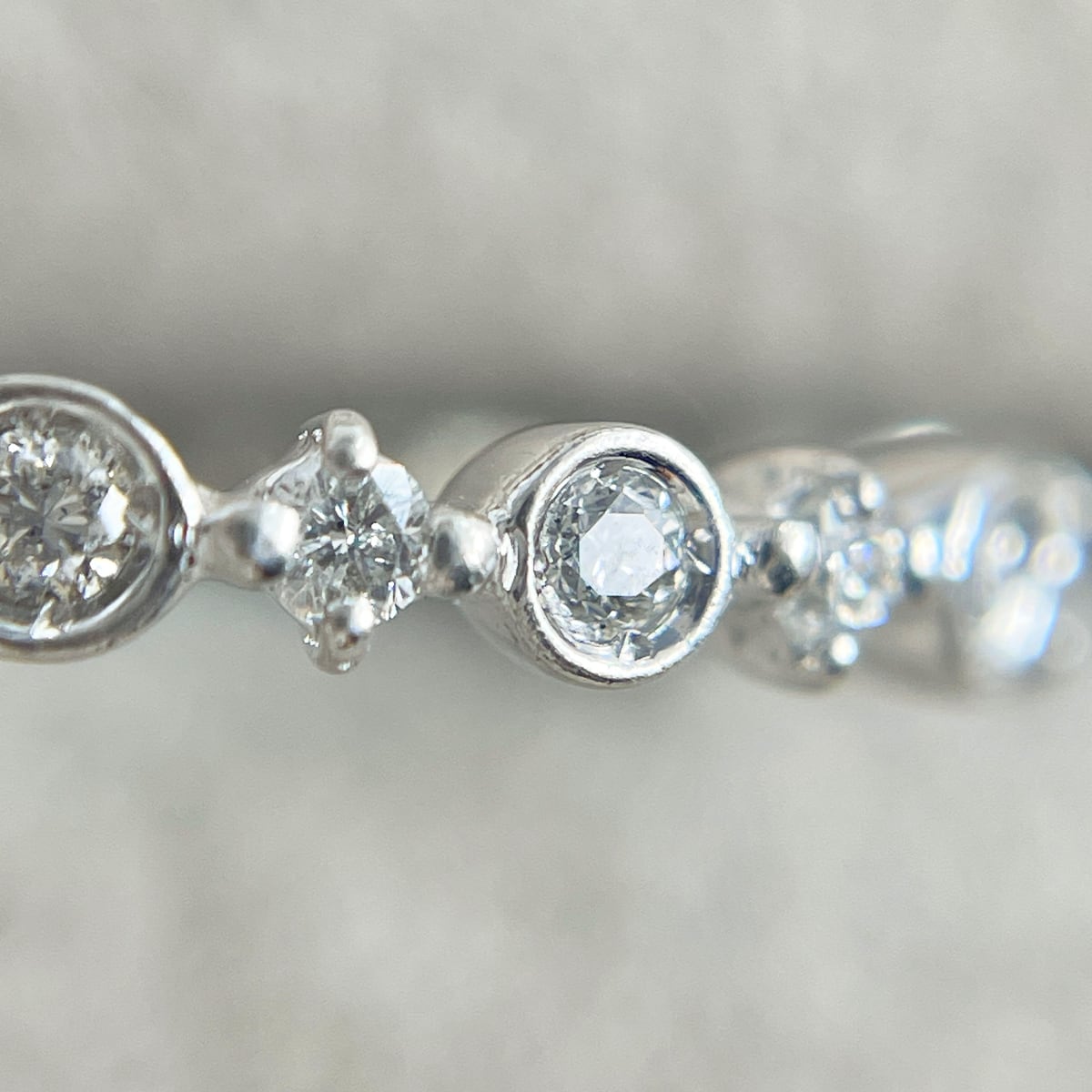 Pt900 天然サファイア 0.41ct ダイヤ 0.20ct ハーフエタニティ Pt900 天然サファイア 0.41ct ダイヤ 0.20ct ハーフエタニティ