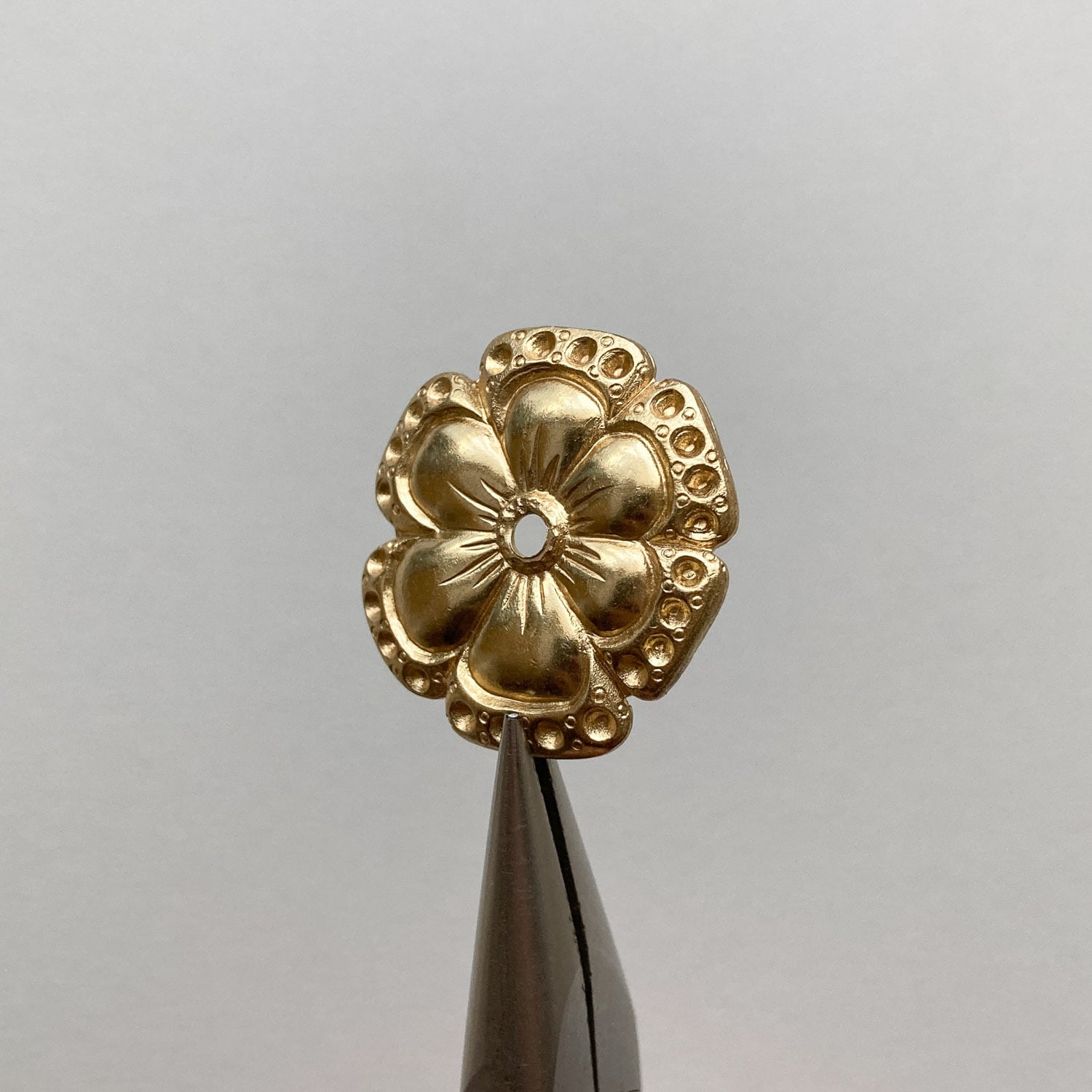 最終入荷〉USA真鍮 縁セッティング付お花パーツ | Dua-アクセサリー