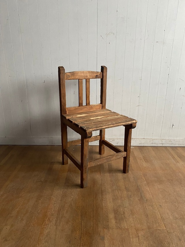 No,i464 大工さんがつくられた古い木製の椅子