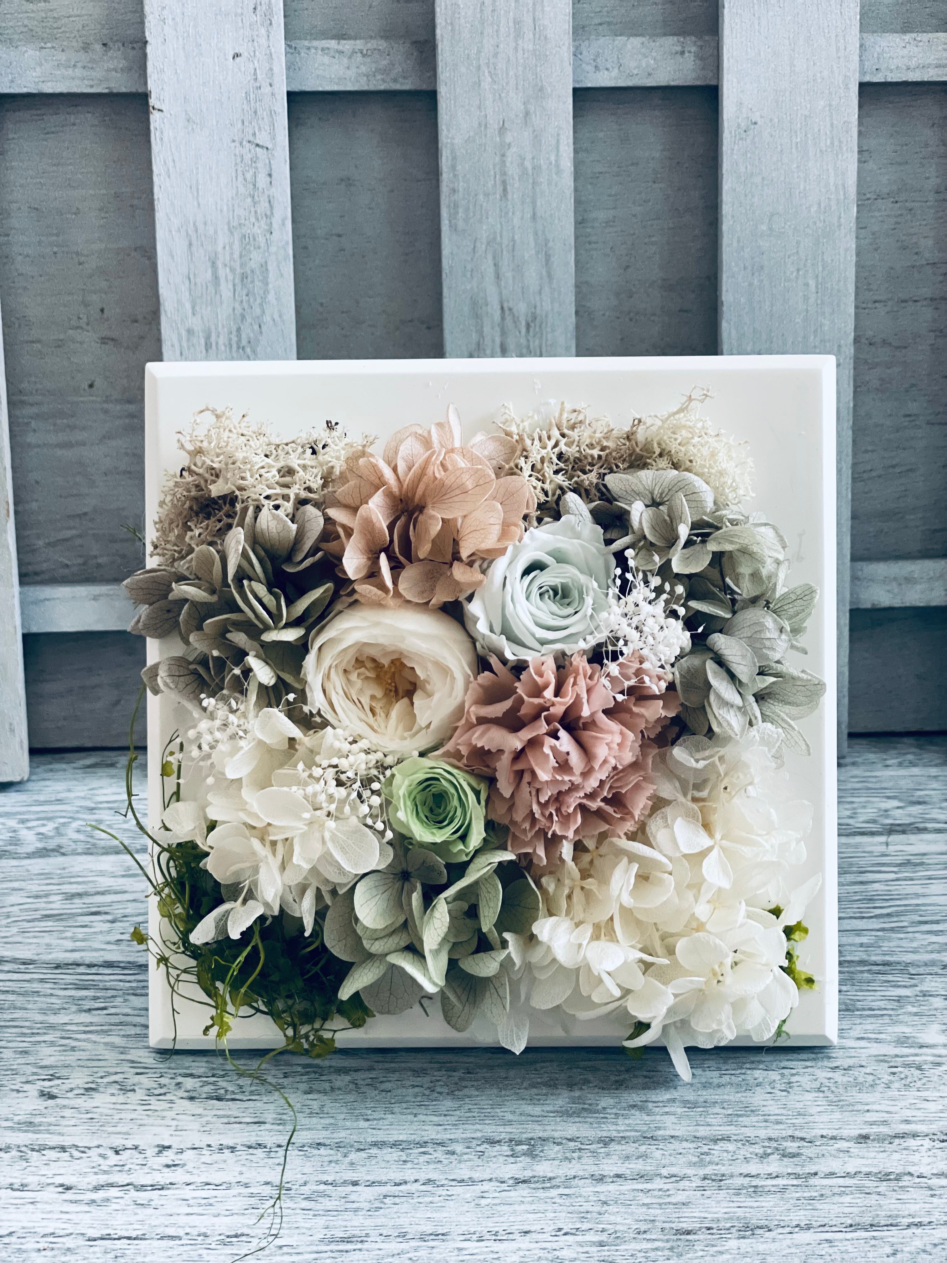 OUT 時計 プリザーブドフラワー ベージュアレンジ ♡ OUT 時計 プリザーブドフラワー ベージュアレンジ ♡ 花時計