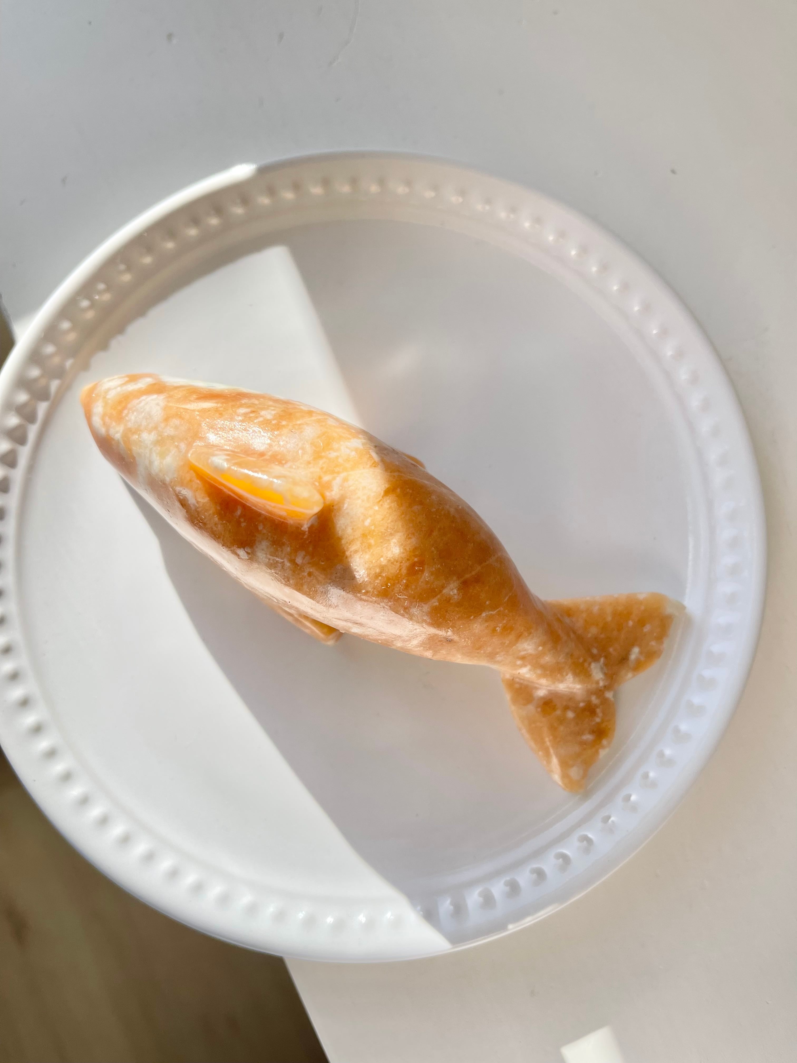 元氣いっぱい✨オレンジカルサイトのイルカ/ Orange calcite dolphin