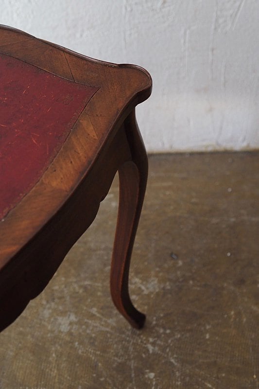 渋い赤色.革天板のサイドテーブル- leather top side table