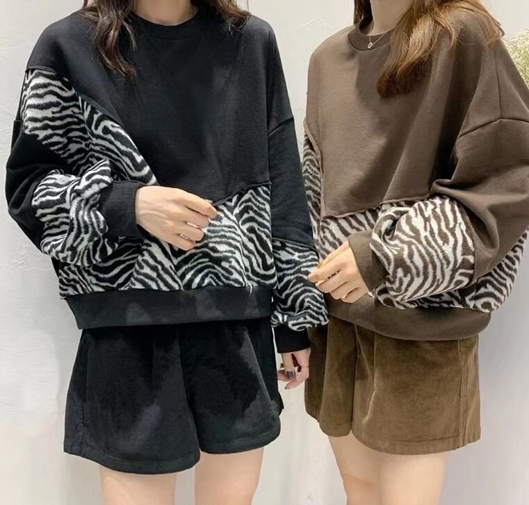 アニマル柄　切り替えスウェット　AJ22240-101