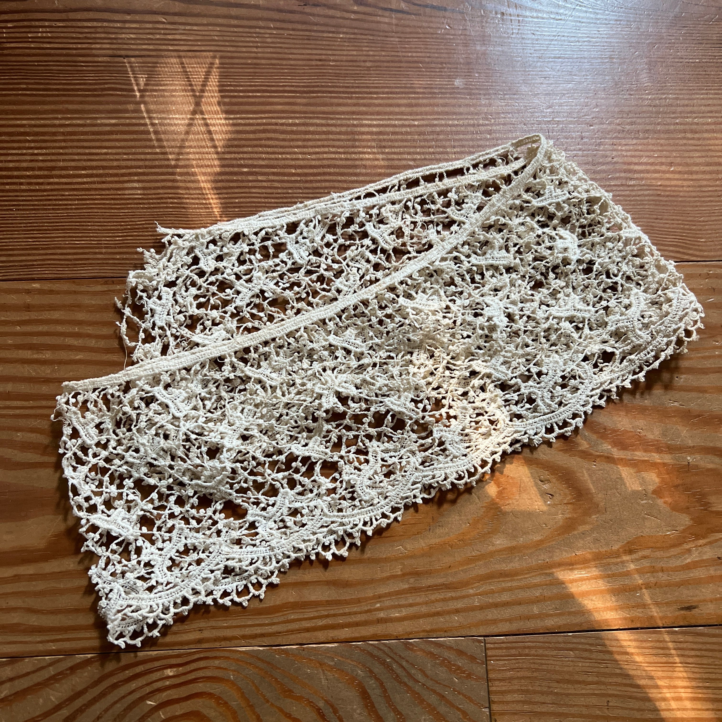 古いレース(A) ハギレ ドイリー フランスアンティーク ヴィンテージ