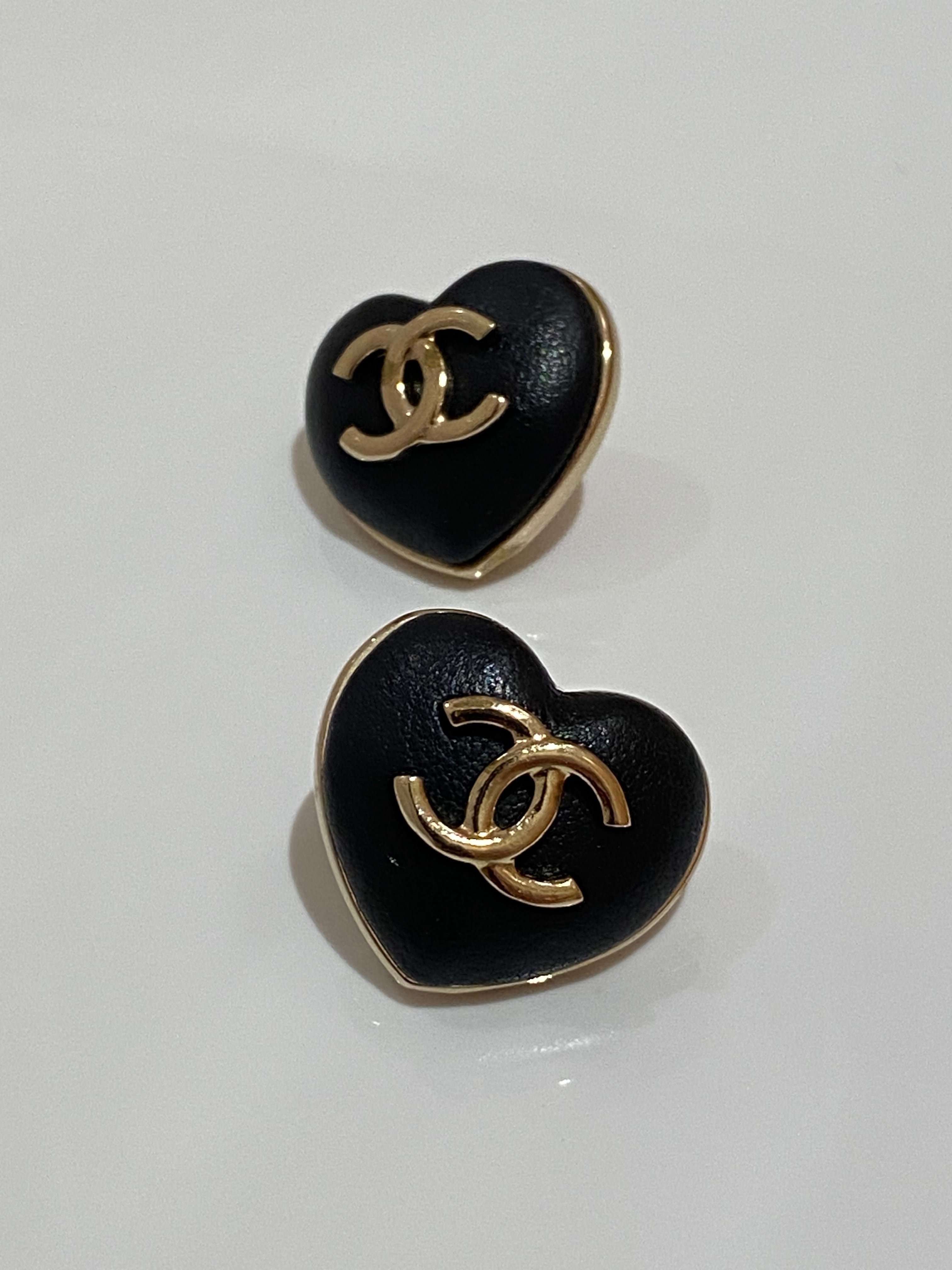 CHANEL ピアス ハート レザー ココマーク 22年モデル | Shelly Vintage