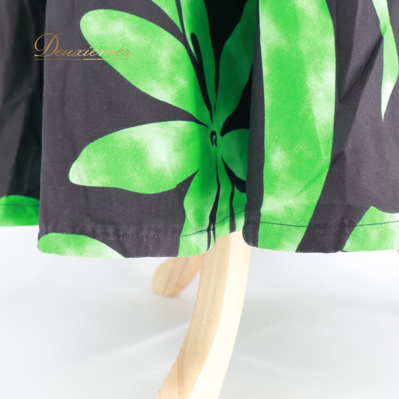 フラダンス 衣装 CC Fashions CCファッション ワンピース ドレス グリーン系 ブラック系 ハワイ製 ティアレ柄 ハワイアンプリント キャミソールドレス フレア ハワイアン ハワイアンダンス アロハ フラ ダンス レッスン 練習 緑 黒 華やか 鮮やか おしゃれ 大人っぽい