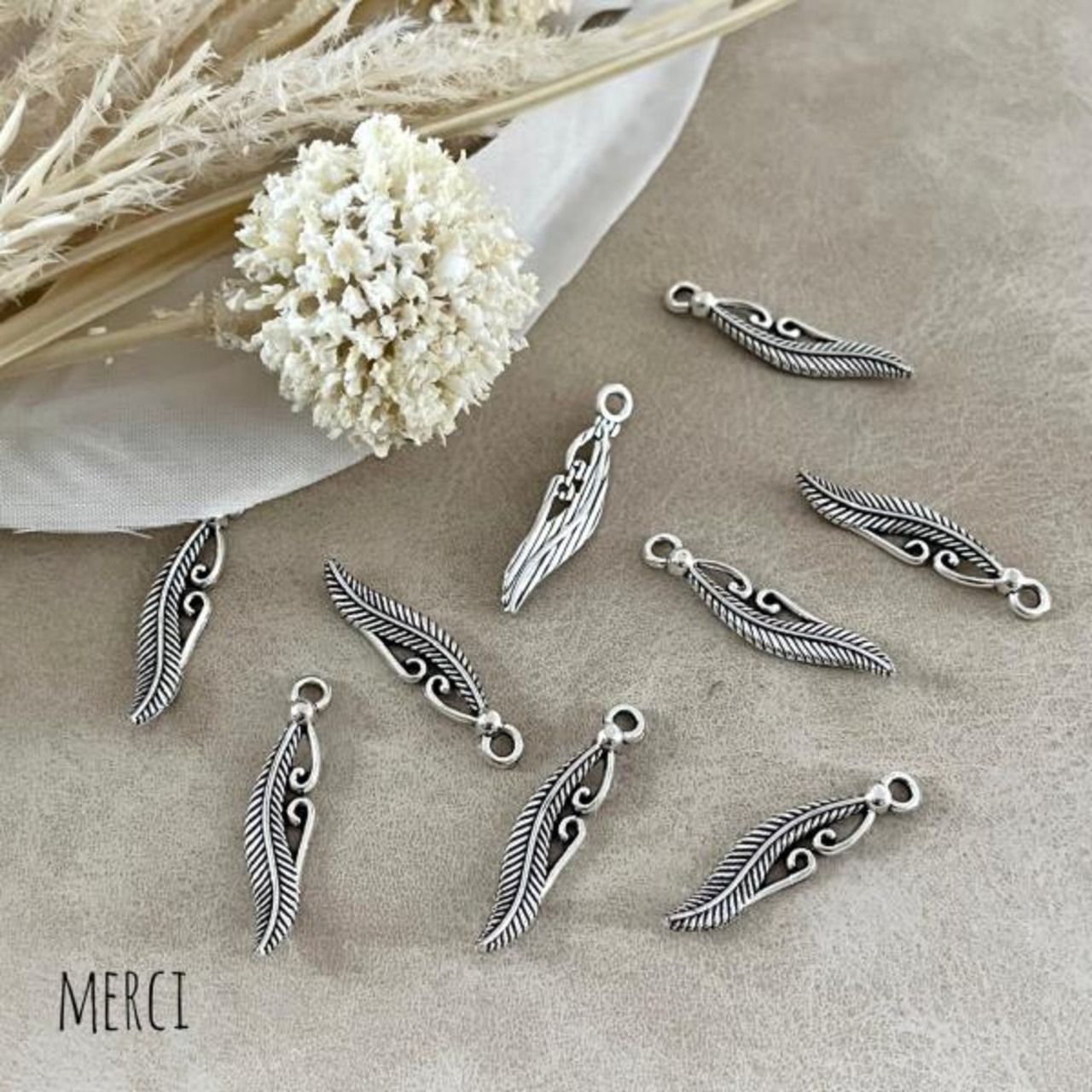【4個】ミニフェザーデザイン/アクセサリーパーツ/羽根