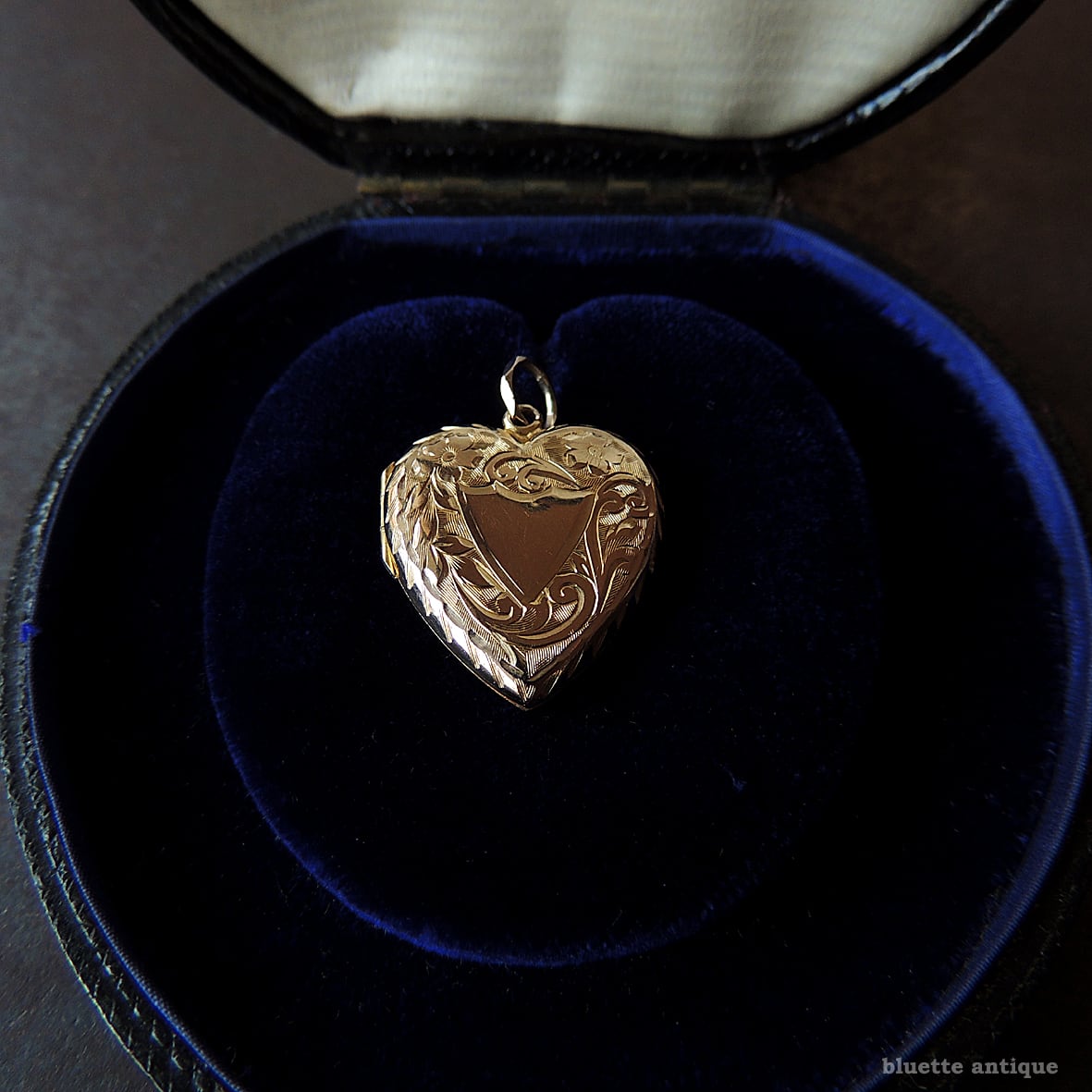 アンティーク ロケット　ペンダント ヴィンテージ ロケット シルバー 楕円 片面彫り ペンダントトップ