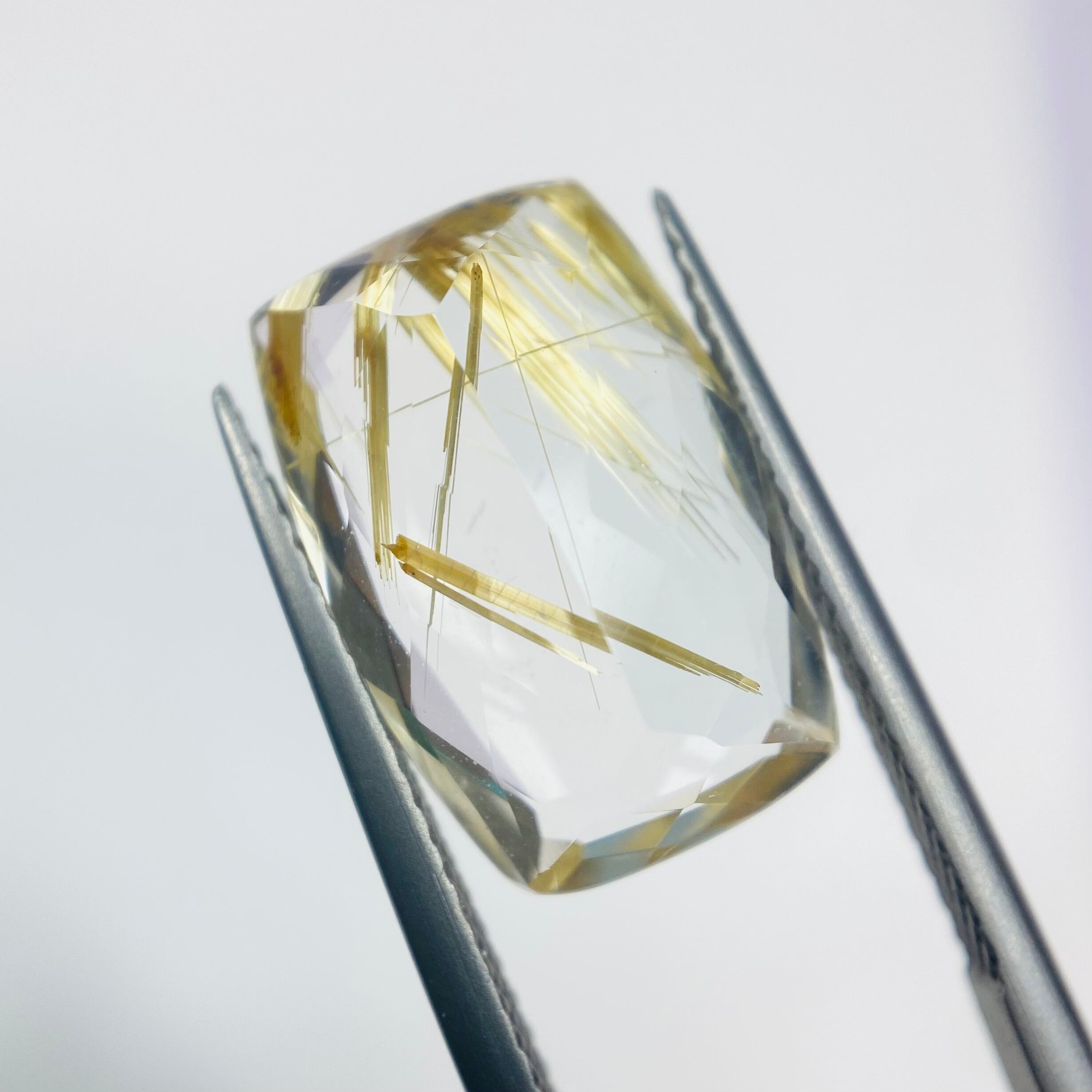 エレガントなルチルクオーツ