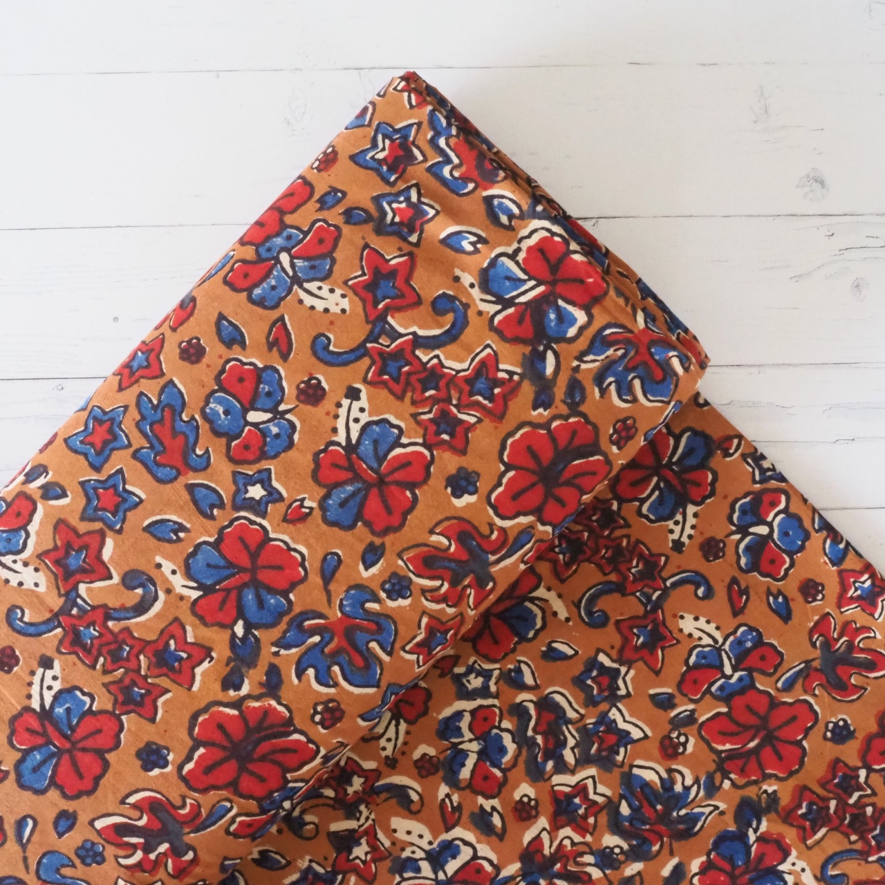 ブロックプリント生地【50cm単位】インド綿 花柄 ブラウン×赤×青 #37710-RD1