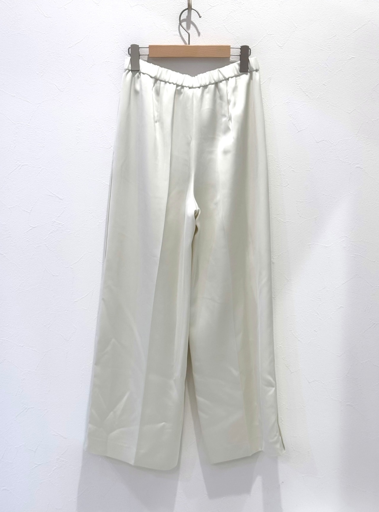 サテンイージーパンツ