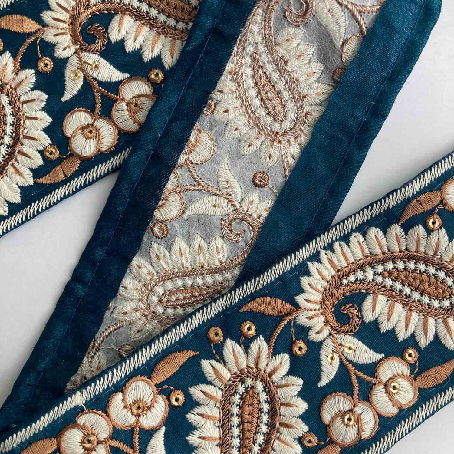 白ライン縁ペイズリー刺繍ローシルクリボン（50cm〜） | Dua