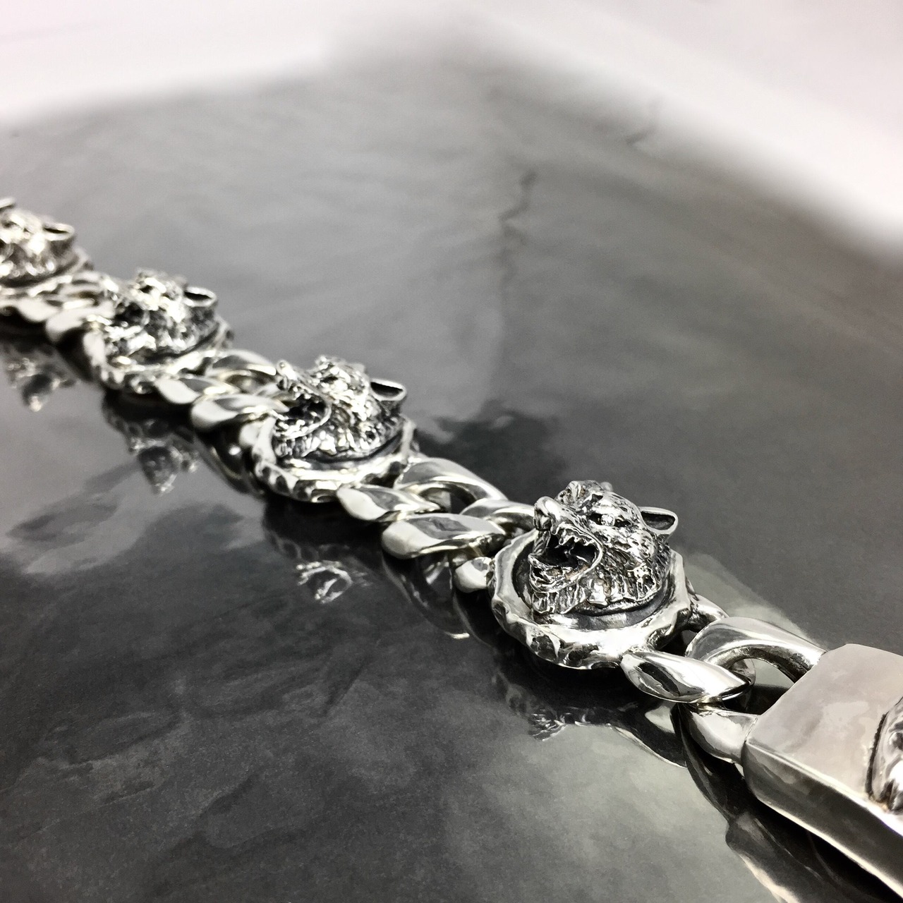 WOLVES with 10 DIAMONDS CHAIN BRACELET / ウルヴスチェーンブレスレット・10ダイヤモンドアイズ
