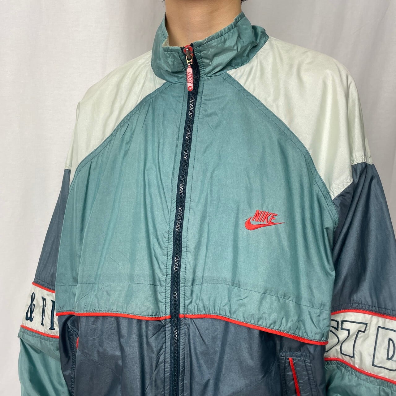 【90s】デッド品 タグ付き NIKE トラックジャケット 銀タグ 刺繍ロゴ