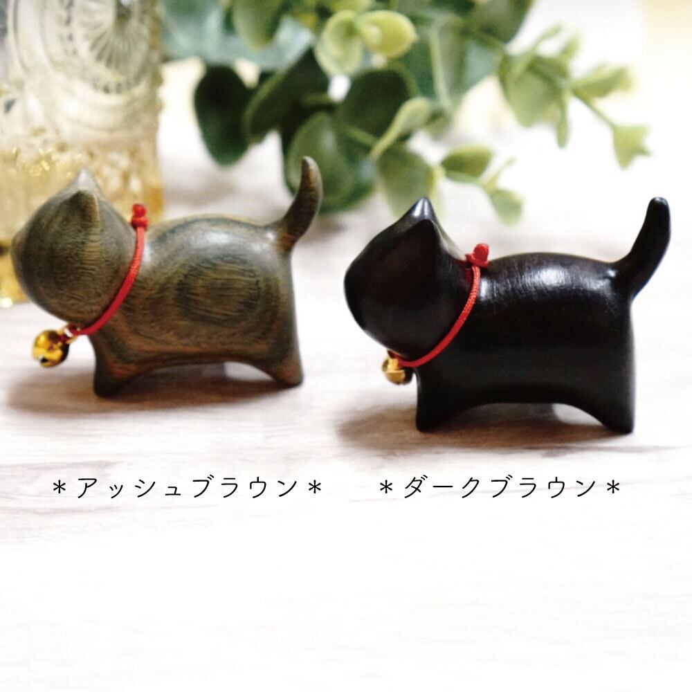 ネコ 置物 】 三毛猫 手作り 木彫り サンダルウッド ビャクダン 木製