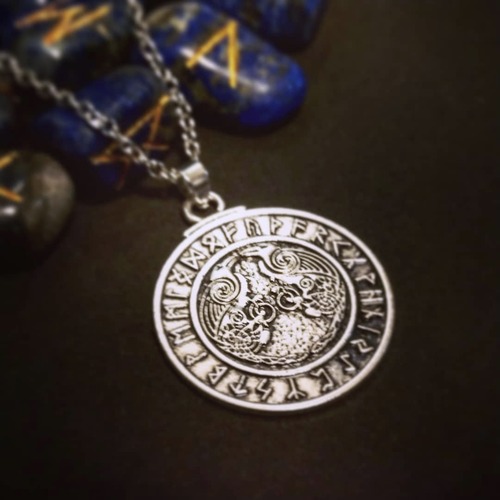 フギンとムニン ペンダント ルーン文字 オーディン ワタリガラス Amulet Pendant NPhm1