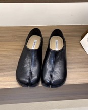 Split-toe flat Shoes L0102
