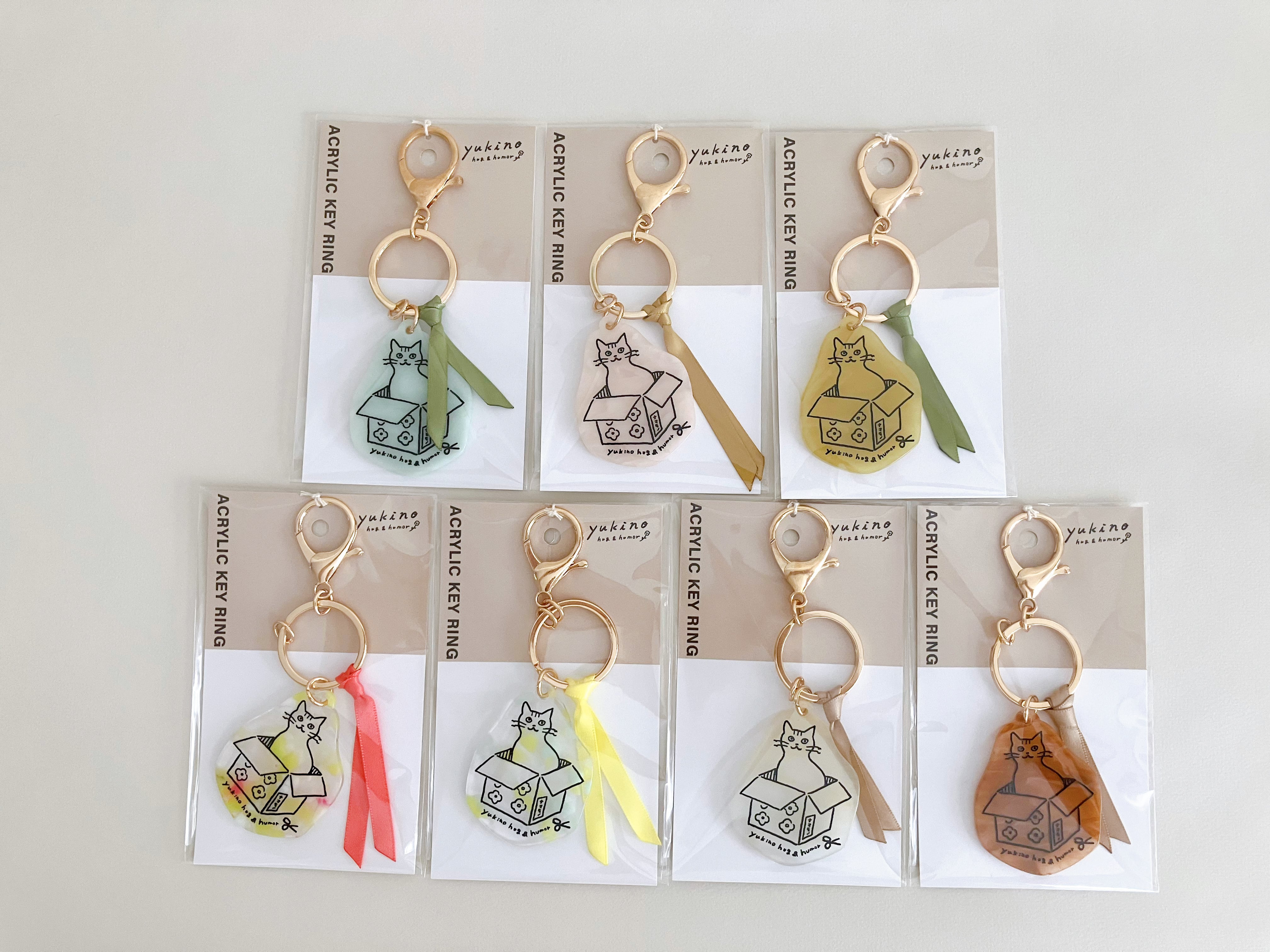 マーブルカラーキーチャーム「ダンボールに入る猫」 | yukino shop