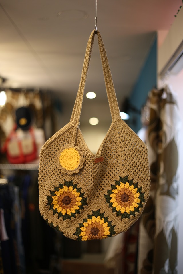 Handmade beige cotton knit bag “sunflower”