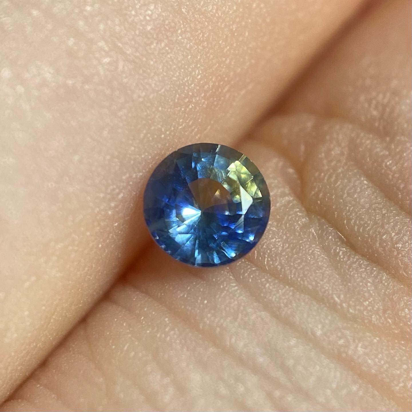 水面に月光　サファイア