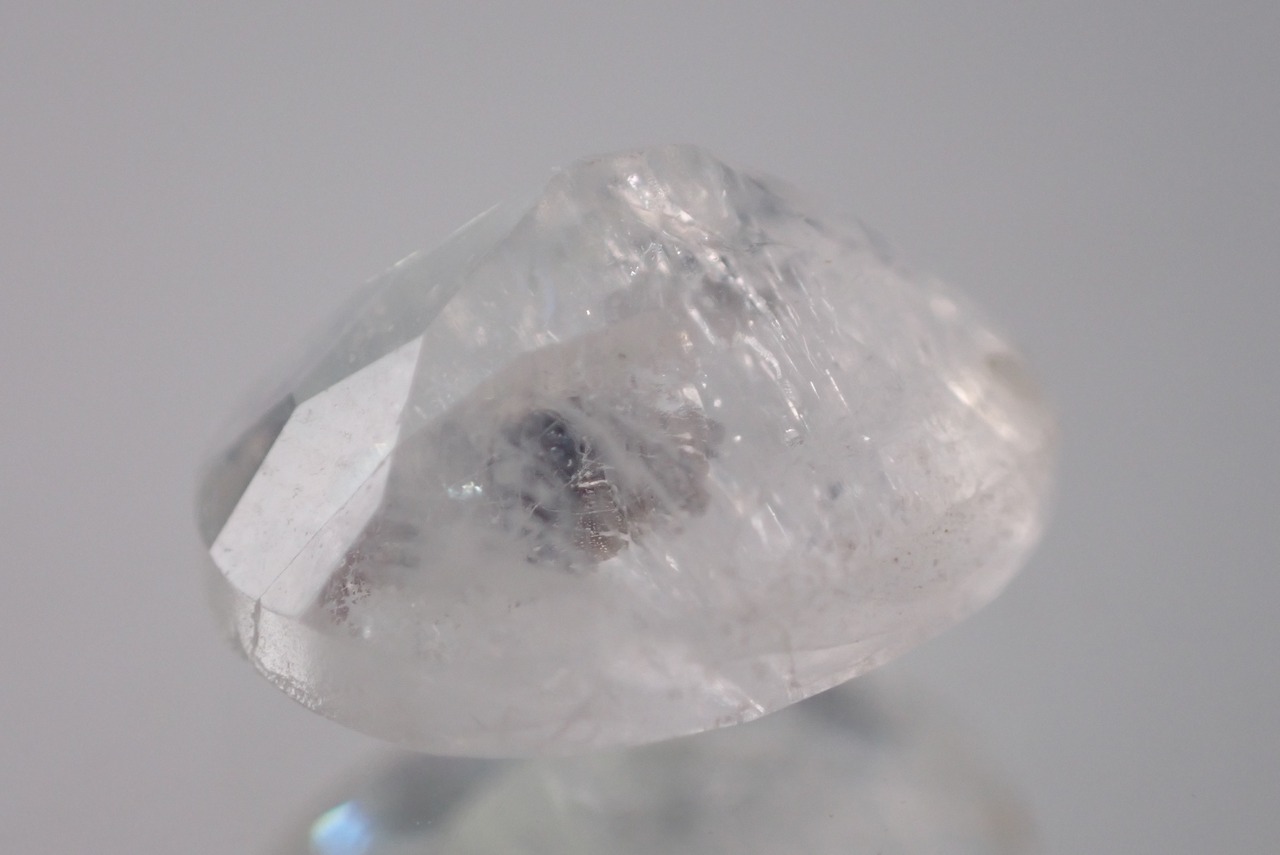 レインボームーンストーン　1.37ct　 [D9-26]