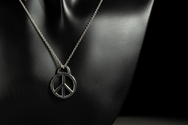 Vintage Tiffany & Co PEACE SIGN Silver Necklace