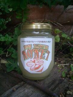山岳地帯で採取された天然はちみつ。 ヒマラヤオオミツバチによる希少な蜂蜜です。 ヒマラヤ ハチミツ・ブラック（90g）rawhoney | volver