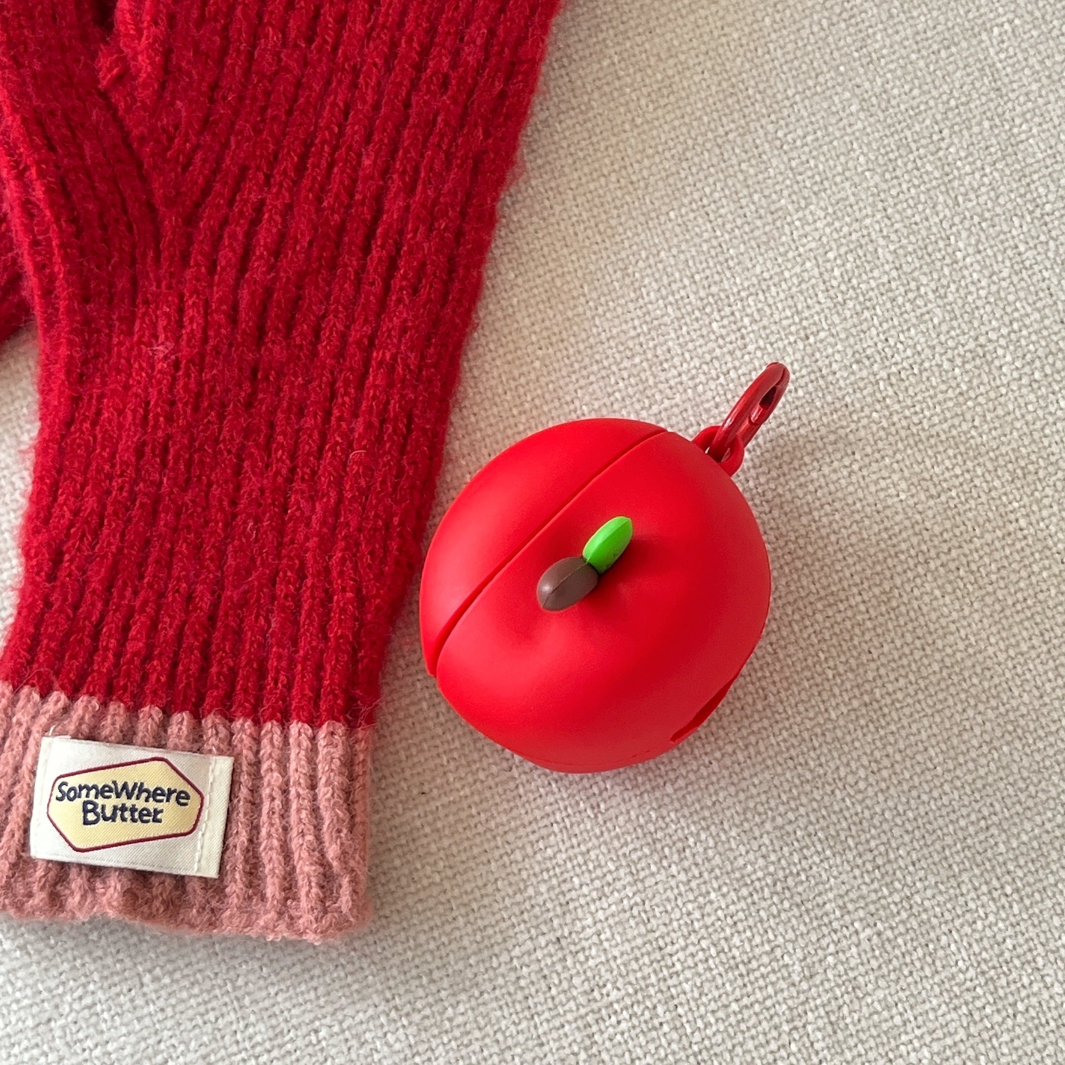 最新 AirPods Pro3 / AirPods4対応 赤りんご AirPodsケース カラビナ