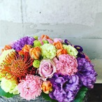 【かご花】おまかせフラワーアレンジメントギフト Mサイズ(到着指定日5日前受付)
