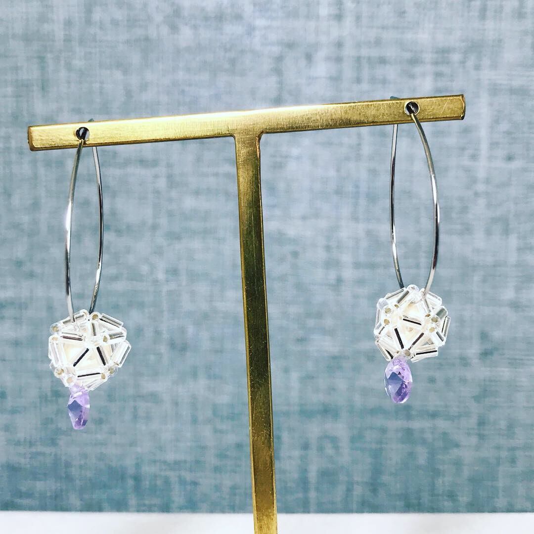 0052:アメジストパープルのスワロフスキーとコットンパールのピアス