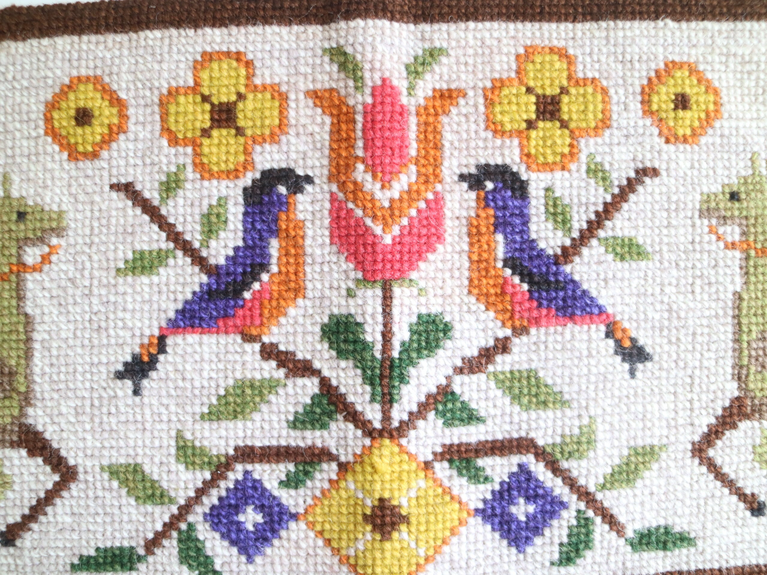 スウェーデンで見つけたツヴィスト刺繍のタペストリー No.6767