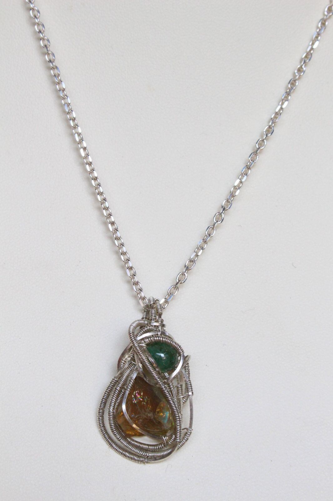 Fire opal & Emerald silver925 wirewrapping pendant